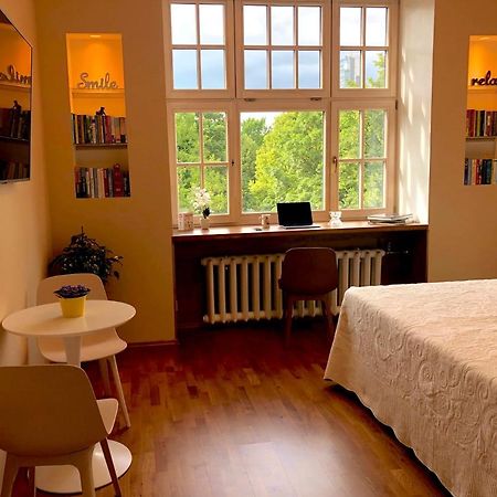 Centrally Located Apartment Overlooking Vermanes Park Rīga Exterior foto