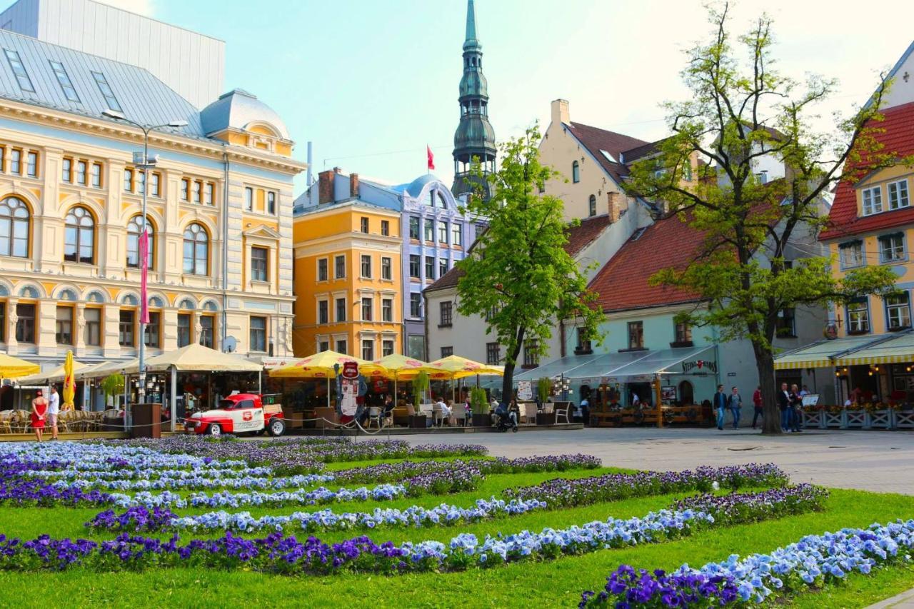 Centrally Located Apartment Overlooking Vermanes Park Rīga Exterior foto