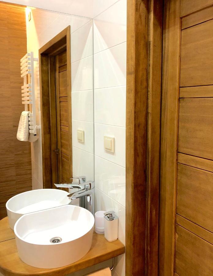 Centrally Located Apartment Overlooking Vermanes Park Rīga Exterior foto