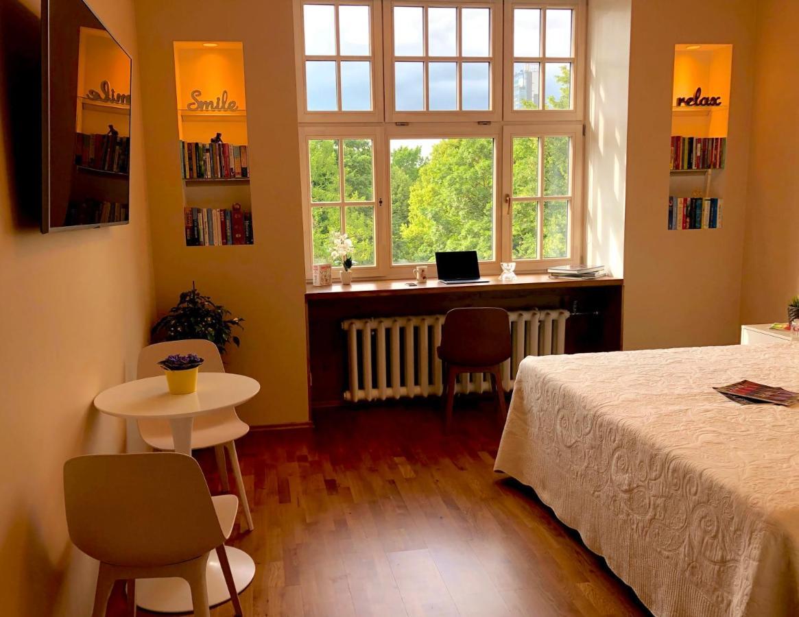 Centrally Located Apartment Overlooking Vermanes Park Rīga Exterior foto